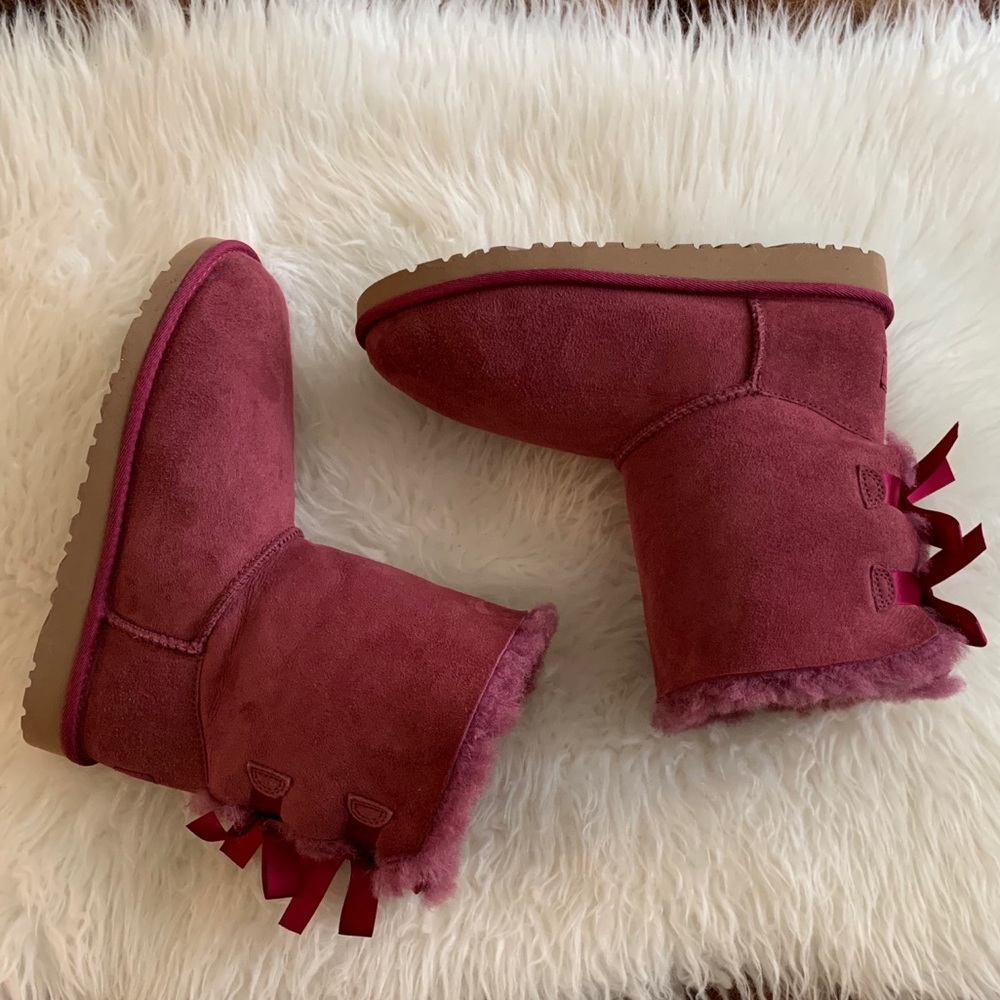 UGG BAILEY BOW SIZE 5